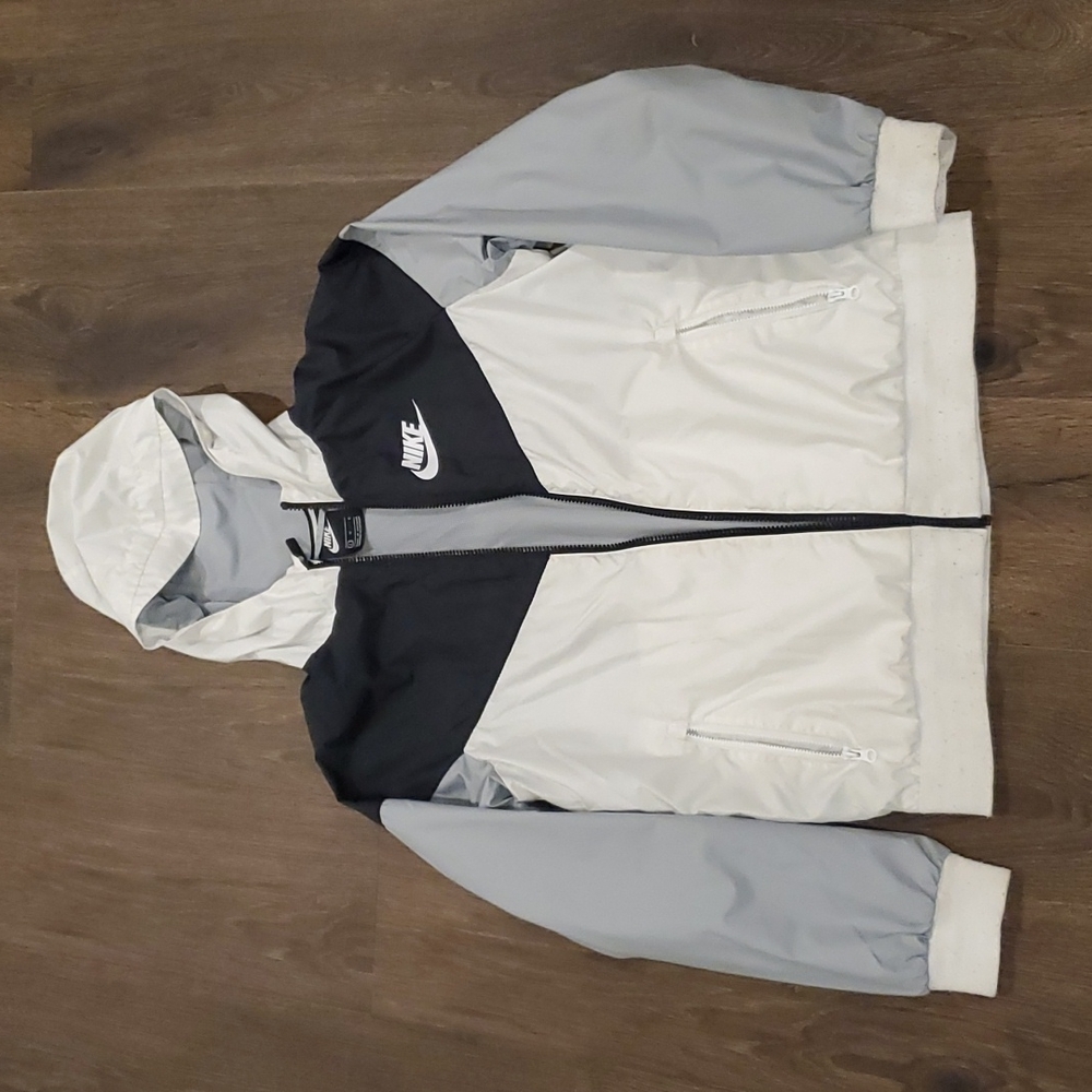 Nike wind/rain breaker